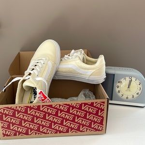 Women’s Vans Ward Deluxe 7.5 NWT